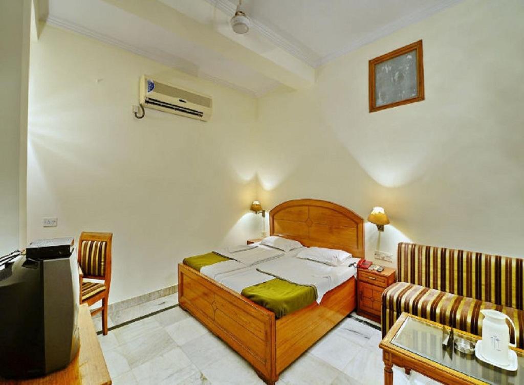 Mahalaxmi Plaza Hotel Faridabad Exterior photo