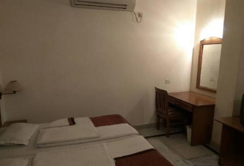Mahalaxmi Plaza Hotel Faridabad Room photo
